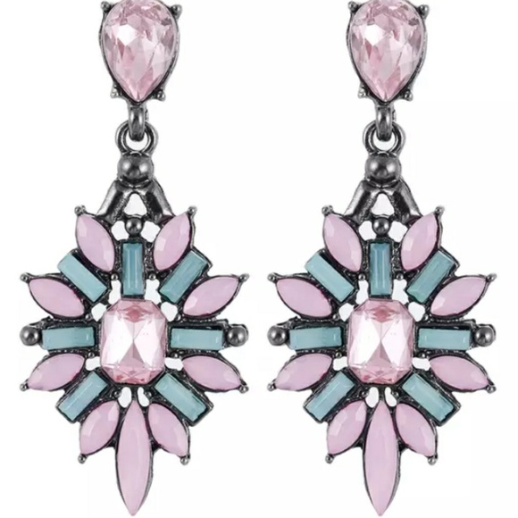 NEW Earrings - Picture 2 of 2